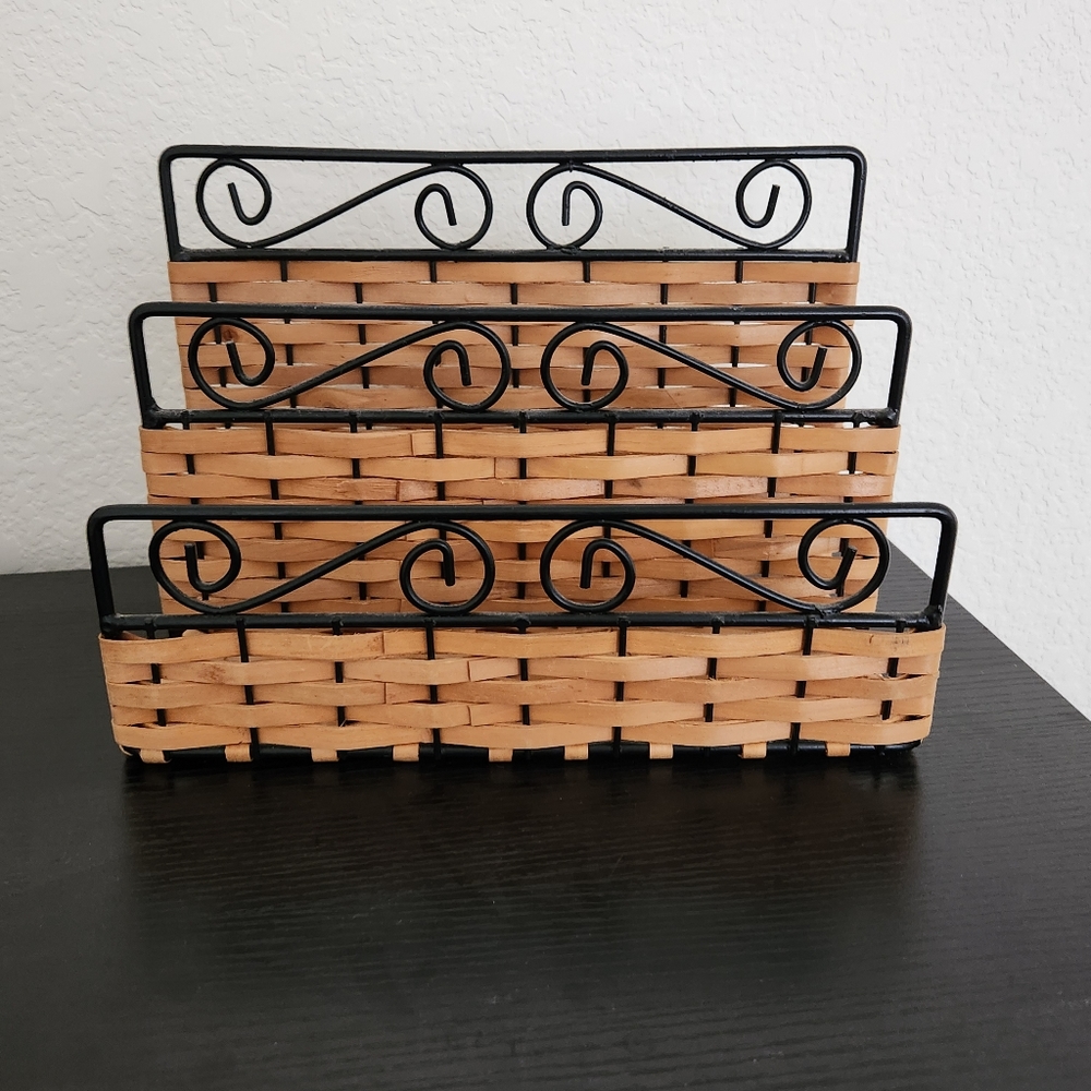 Desk organizer